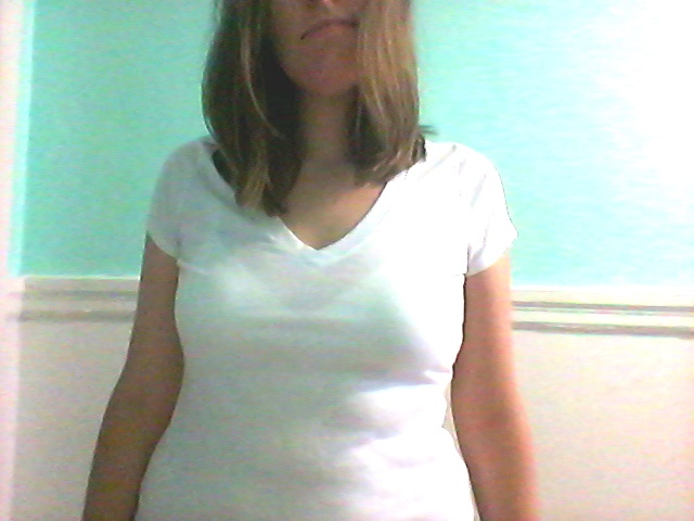 Et finalement, un t-shirt blanc de base, sans tache jaune sous les aisselles. ;)