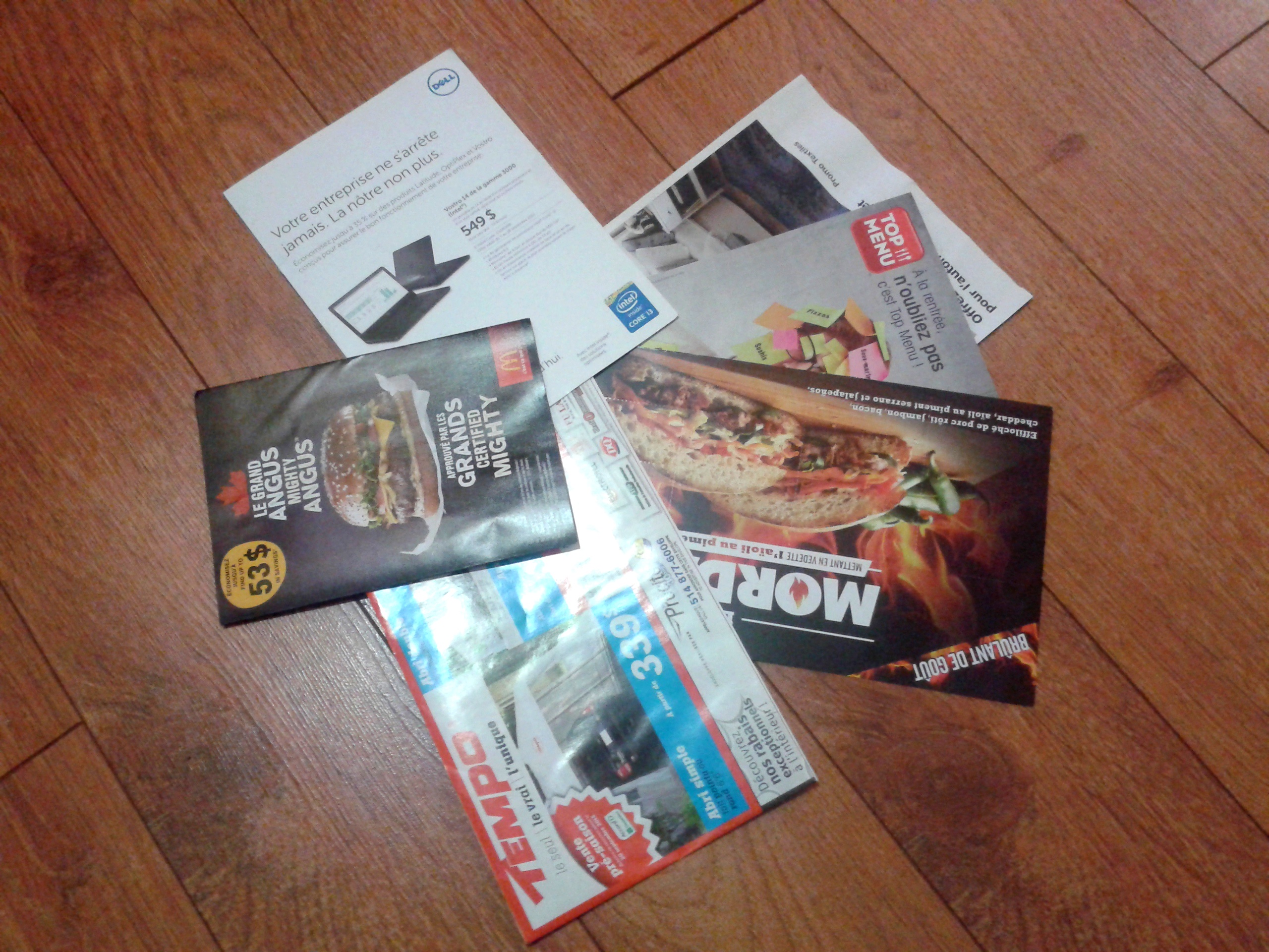 Les publicités reçues dans le casier postal de mes amis.